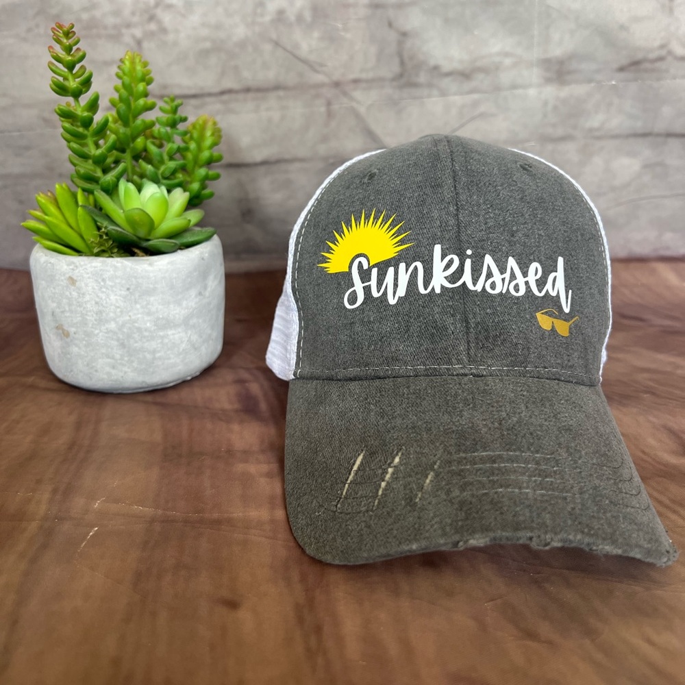 NWOT-VINTAGE MESH TRUCKER HAT